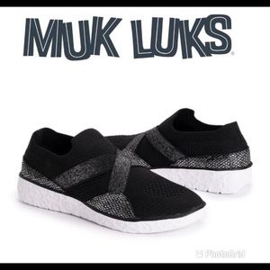 NWT MUK LUK Black Memory Foam Sneakers Sz 8 $68!